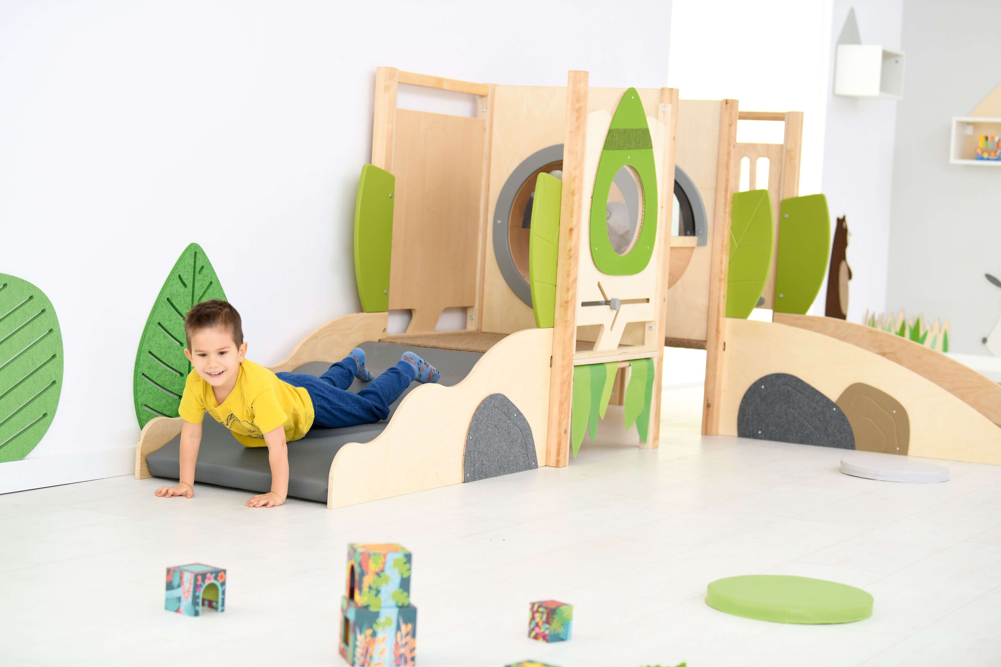 Spielpodest Flora für Kindergarten im Gruppenraum