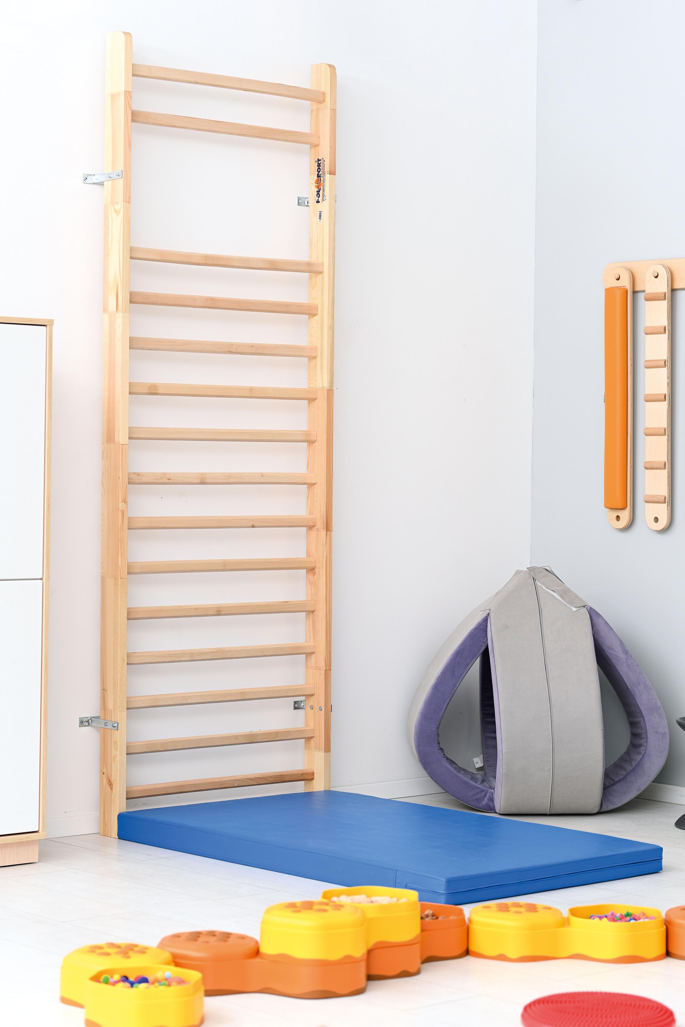 Sprossenwand - einfach - 256 cm im Gruppenraum installiert.