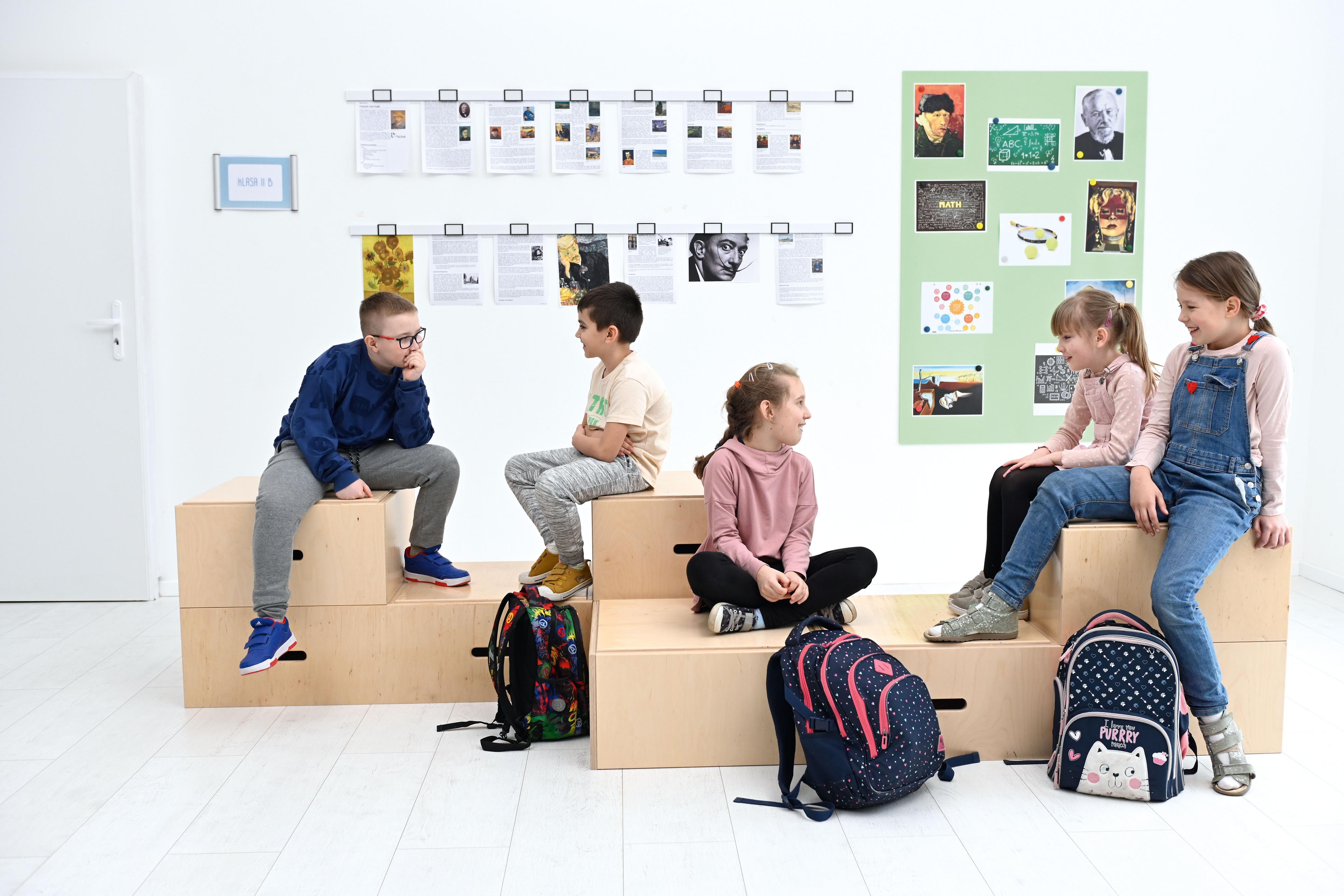 Stapelpodest, H 30 cm, doppelt Stapelpodest Sitzlandschaft Klassenzimmer