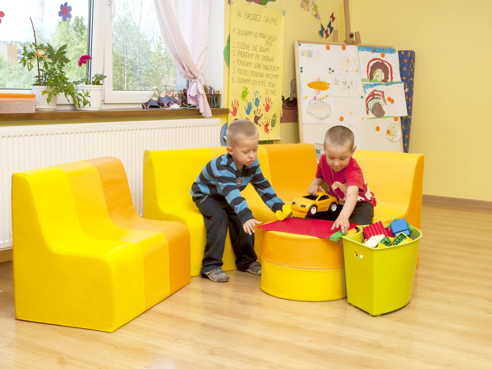 Ensemble doux et ensoleillé jaune
