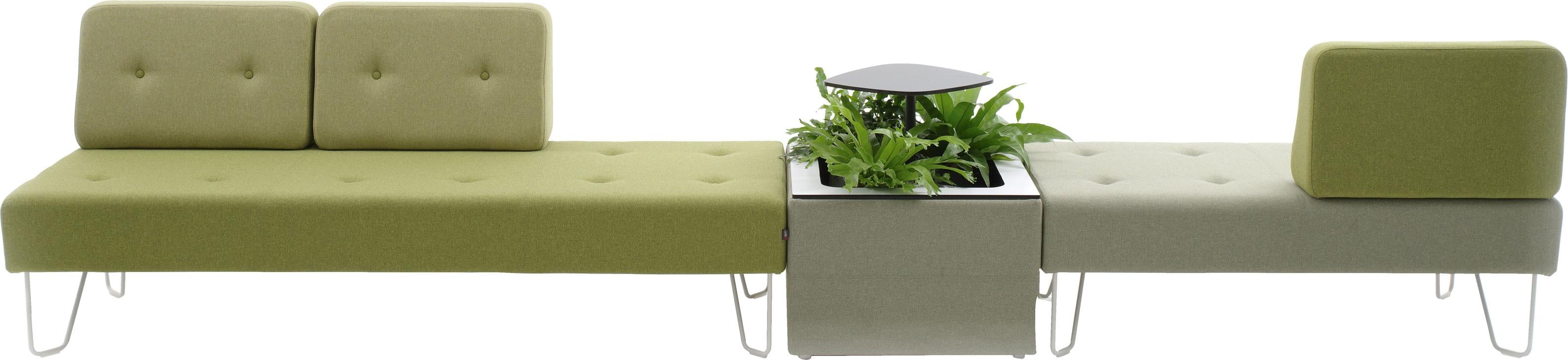 Modulare Sitzlandschaft Cool 3, grün, mit Blumenkasten.