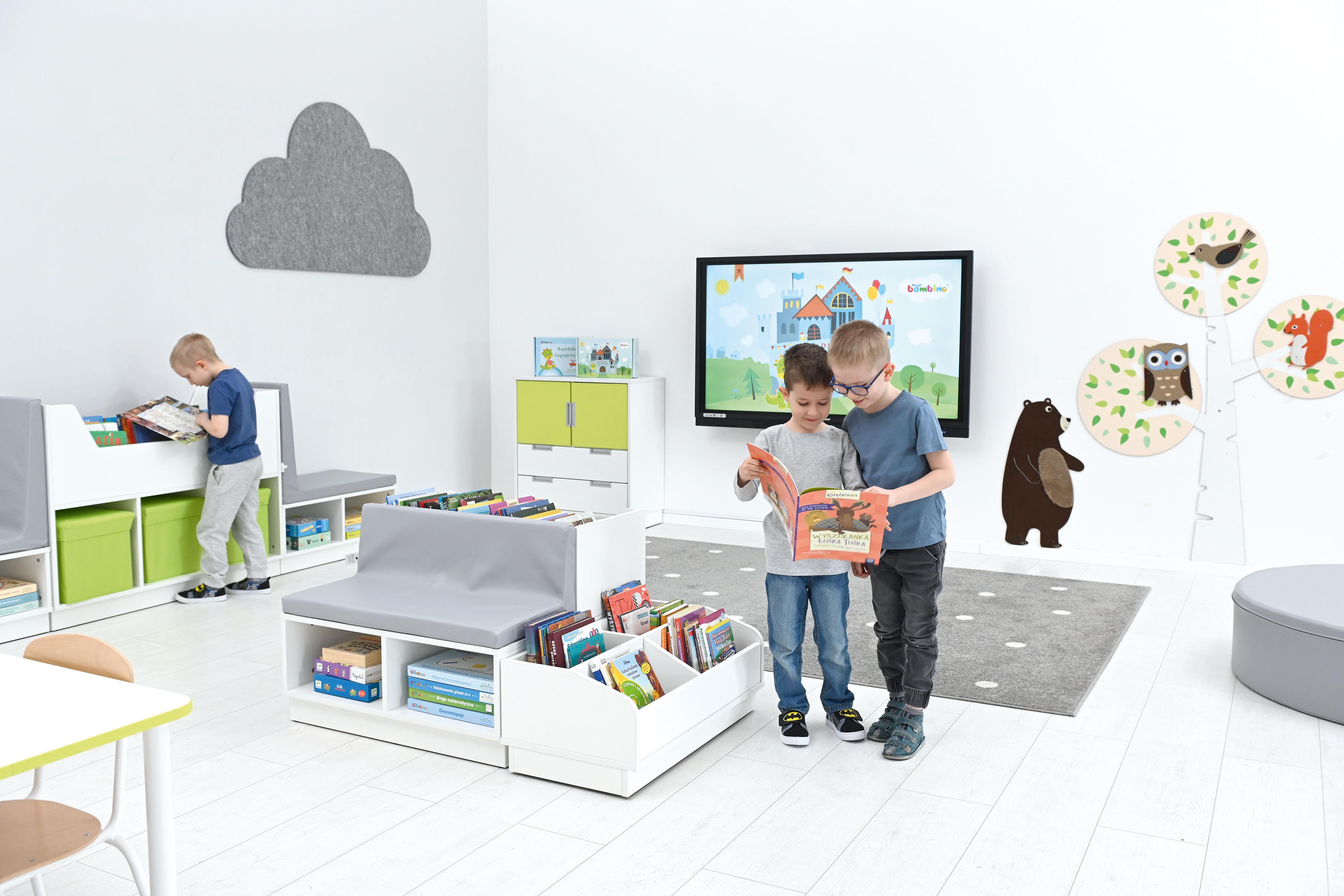 Gemütliche Quadro Bücherbank für Leseecke mit Kindern. - Produkt wird im Kindergarten oder Schule genutzt.