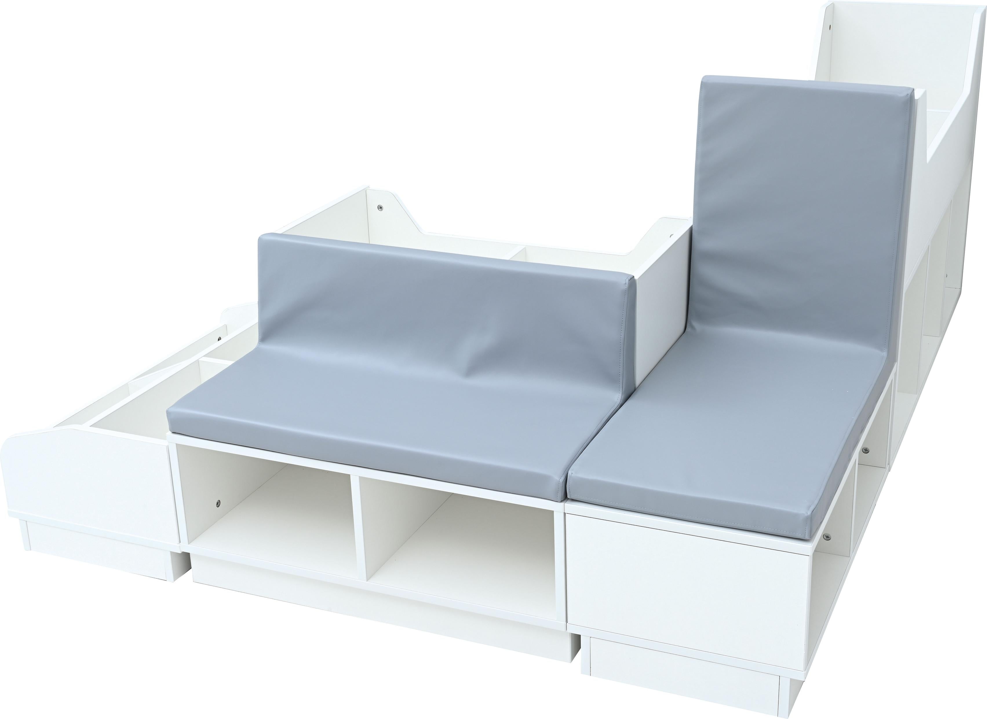 Gemütliche Quadro-Bücherbank in der Leseecke, grau gepolstert. - Produkt wird im Kindergarten oder Schule genutzt.