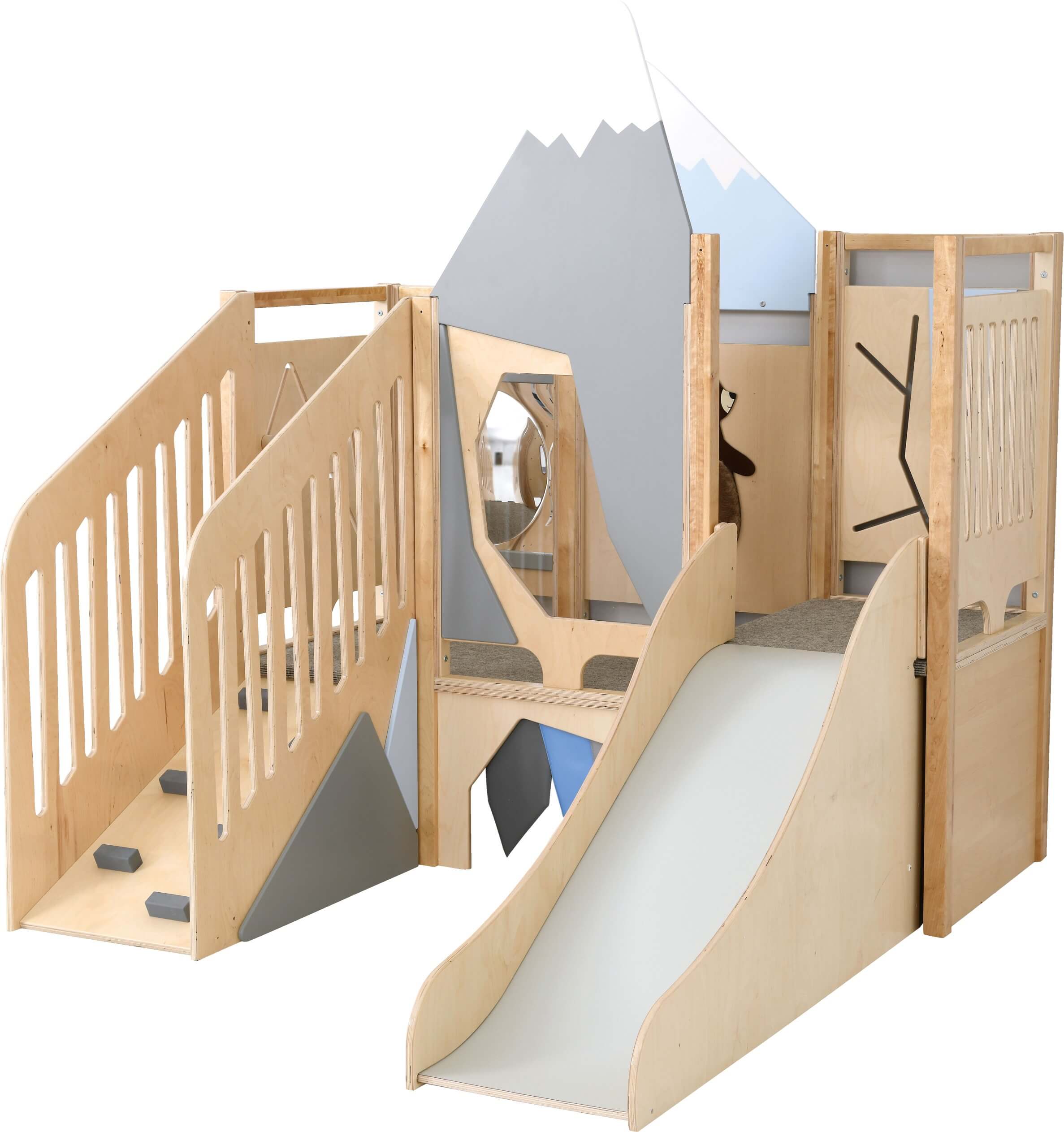 Kindergarten Spielpodest Alpenblick von vorne rechts