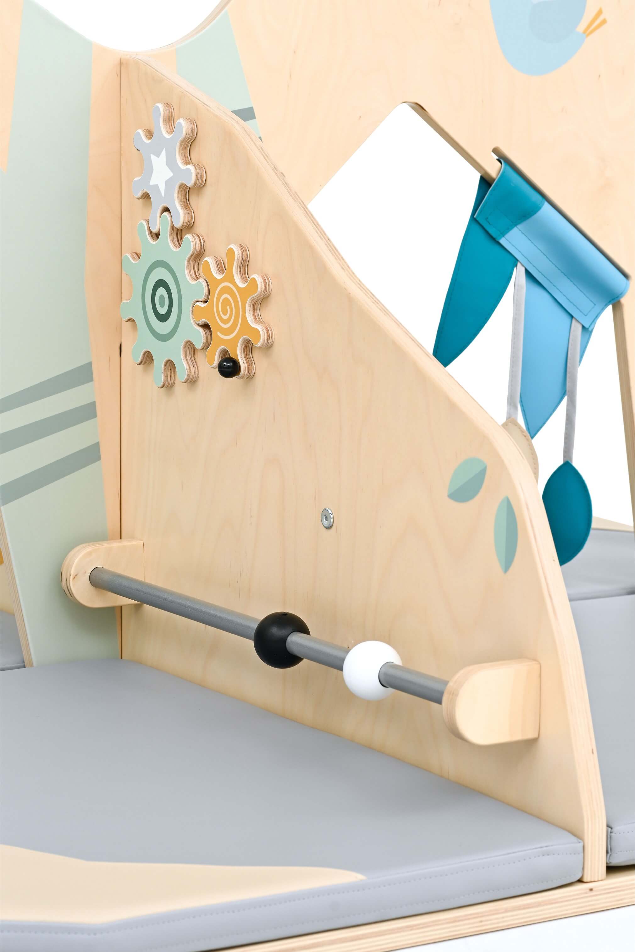 Kleinkindspielecke Bergwiese für Krippen und Kindergarten Detailansicht Motorikspielzeug