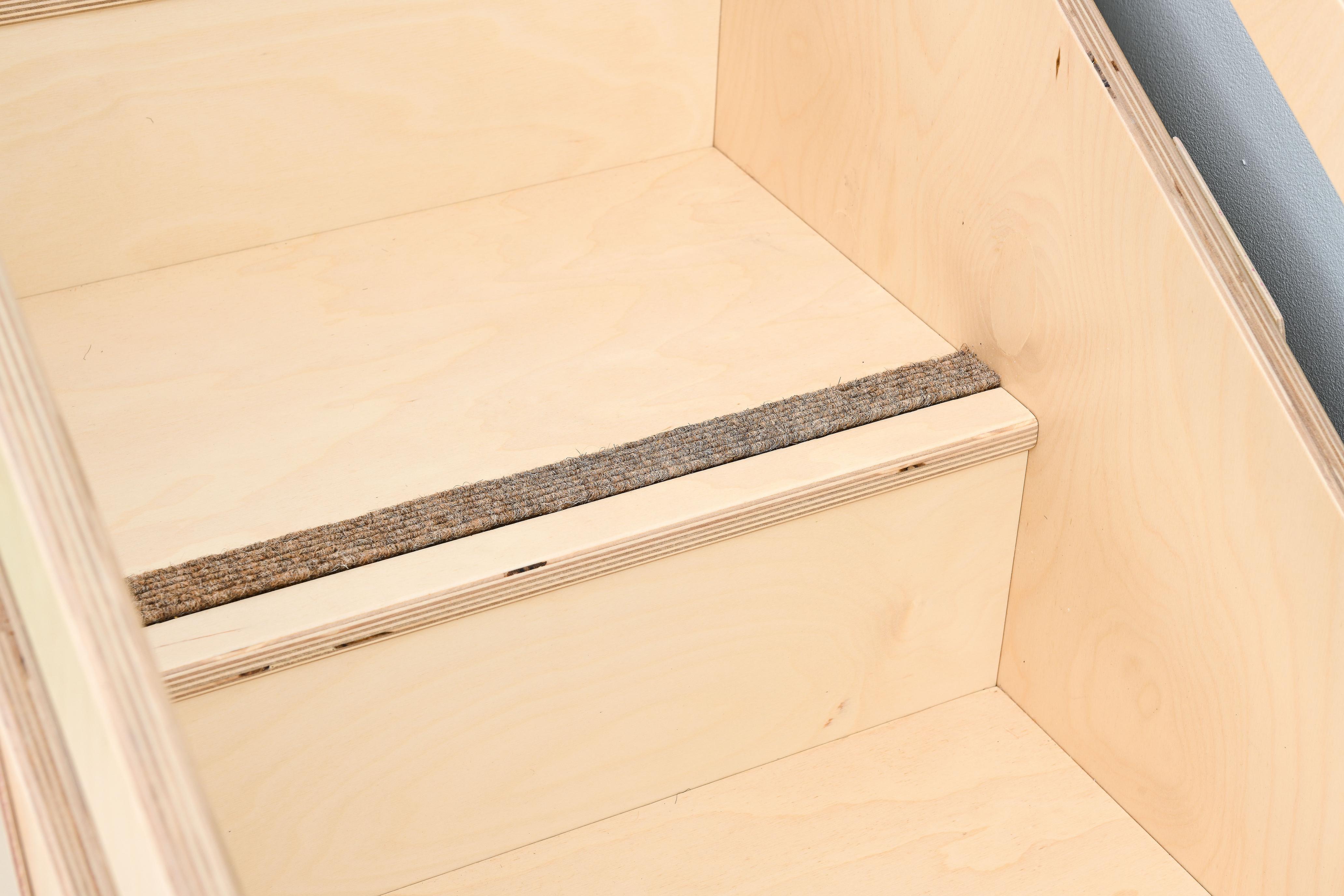 Sensorische Spielecke-Treppe mit Antirutsch-Streifen, Hochebene Kindernutzung.