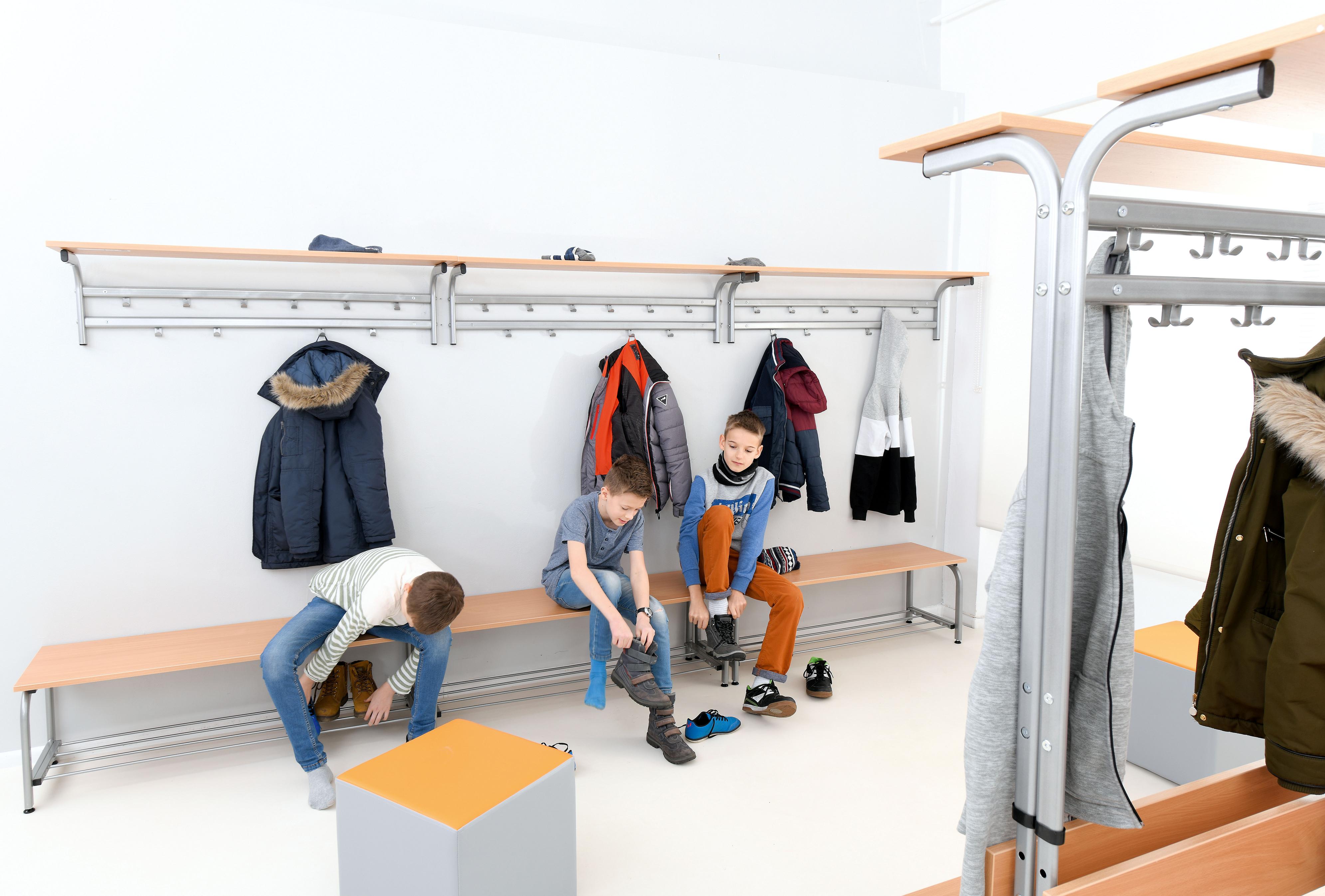 Umkleidebank, höhenverstellbar 141-179 cm, in 4 Farben mit Kindern