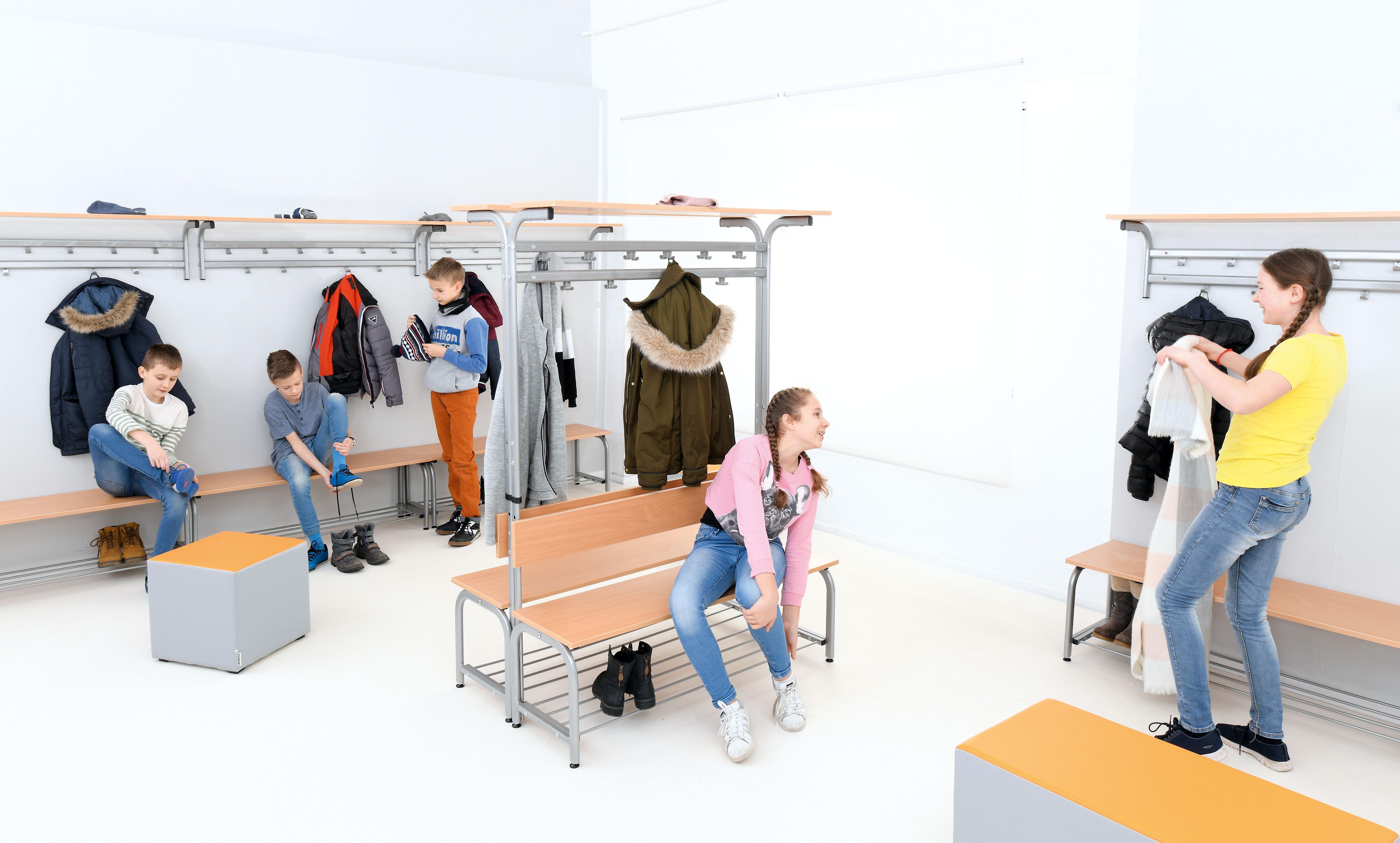 Umkleidebank, höhenverstellbar 141-179 cm, in 4 Farben, mit Schulkindern