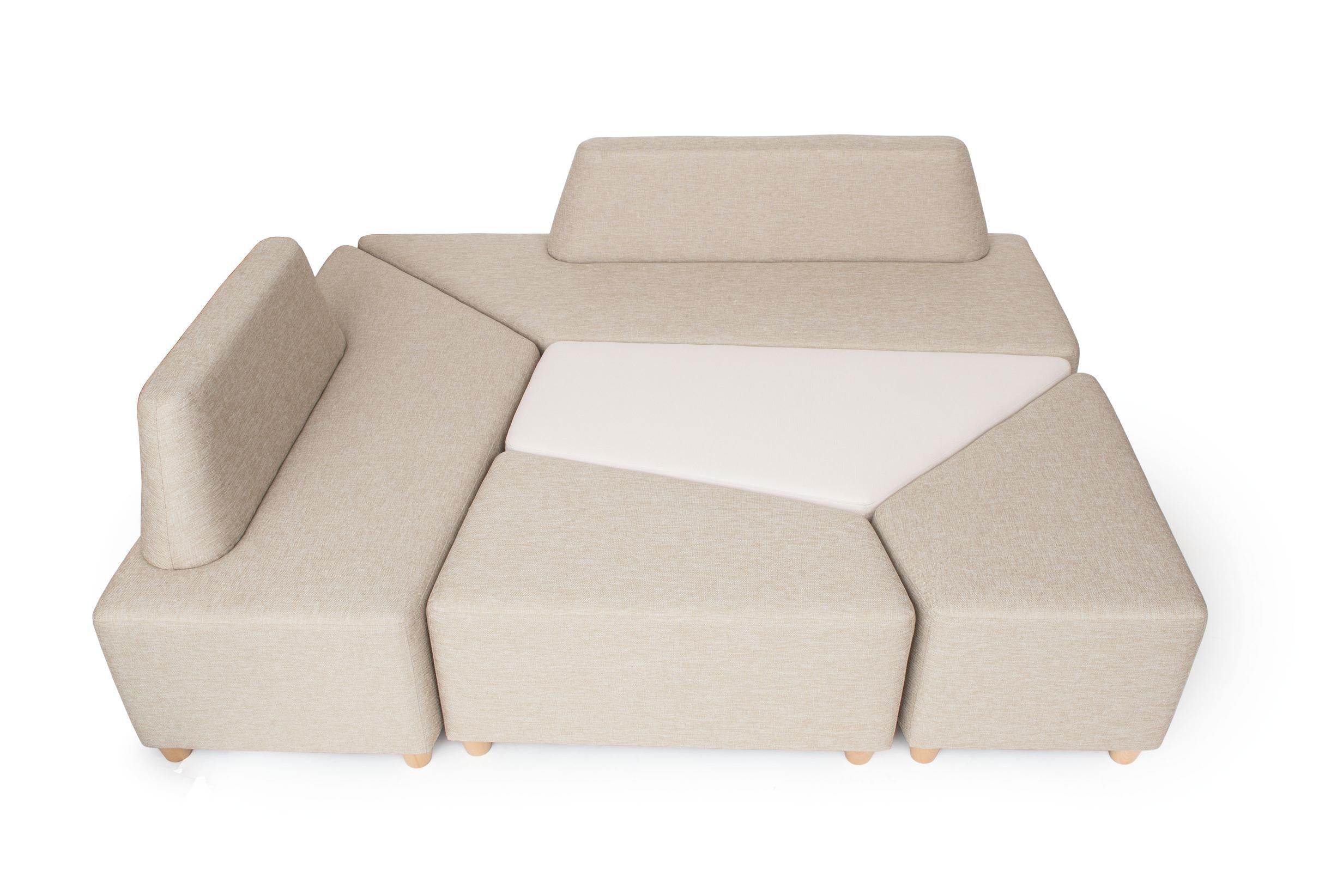 Beige Sitzlandschaft im Foyer für Büroeinrichtungen.