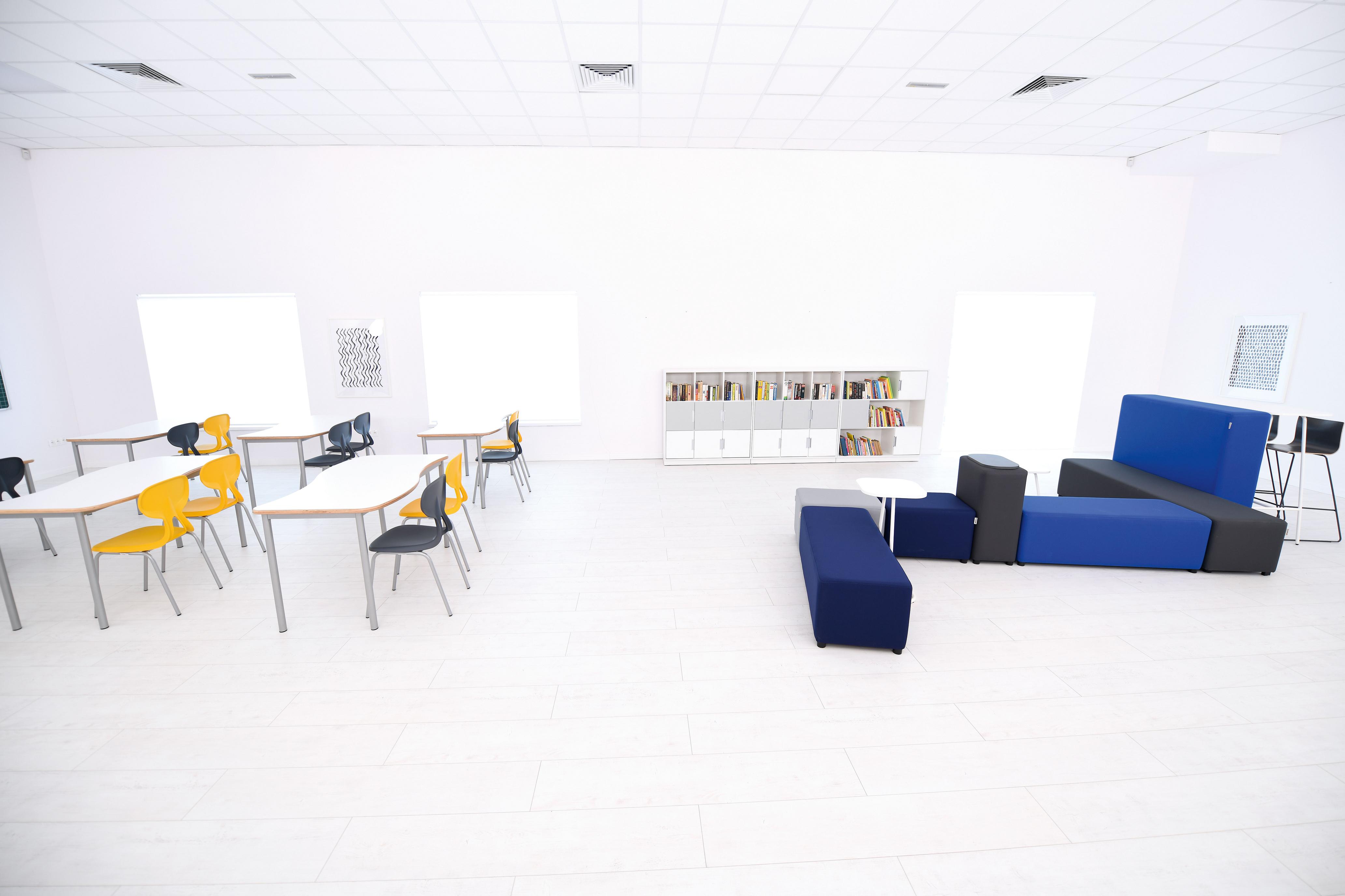 Modular Sitzlandschaften im Schulzimmer: vielseitig und flexibel.
