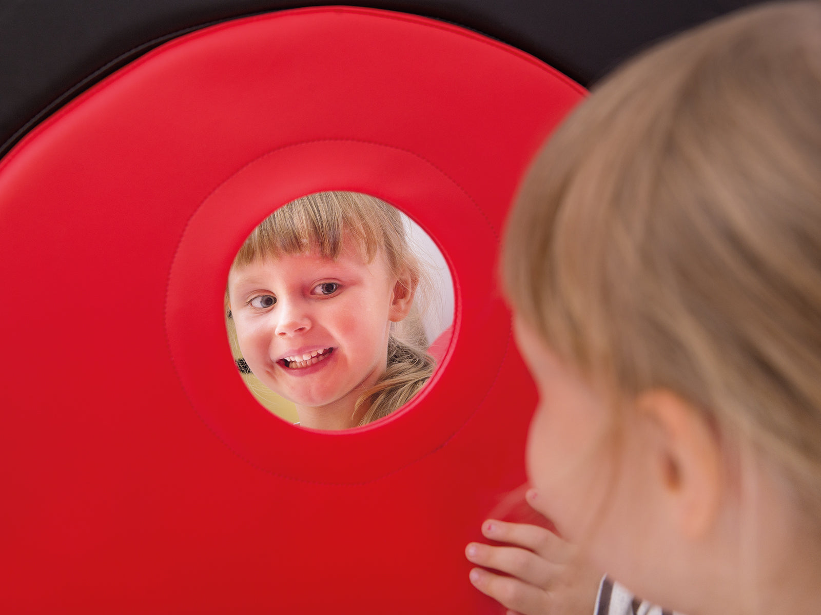 Spiegelhaus aus Schaumstoff 120cm x 100cm x 110 cm