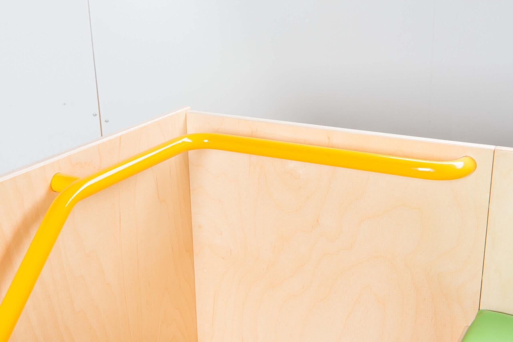 Wickeltisch mit Schubladen und Treppen inkl. Wickelauflage versch. Farben. Geeignet für die Krippe, Kita & Kindergarten.